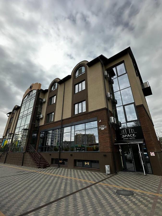 Space Apart Hotel Lutsk Eksteriør bilde